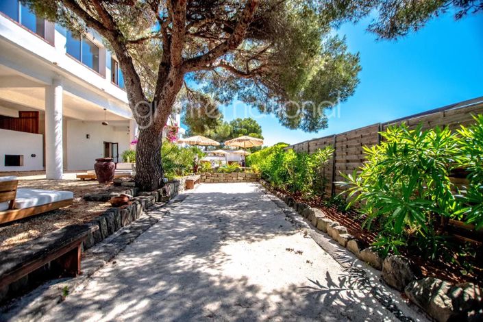 Image No.8-10 Bed House for sale