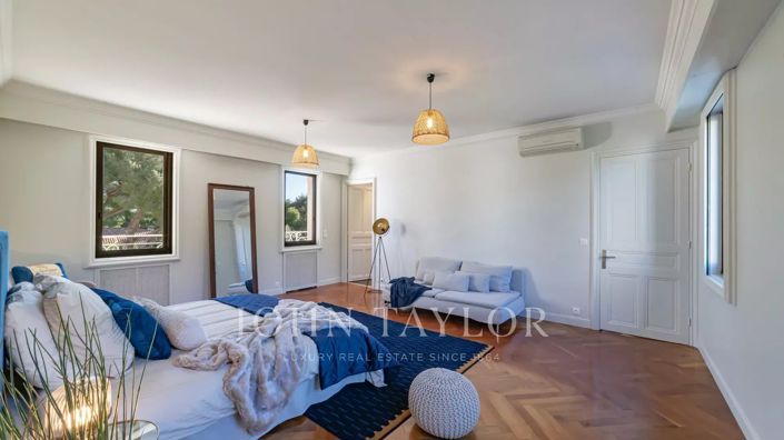 Image No.6-5 Bed House for sale