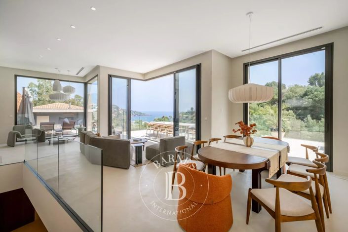 Image No.3-5 Bed House for sale