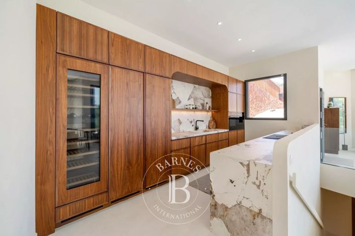 Image No.4-5 Bed House for sale
