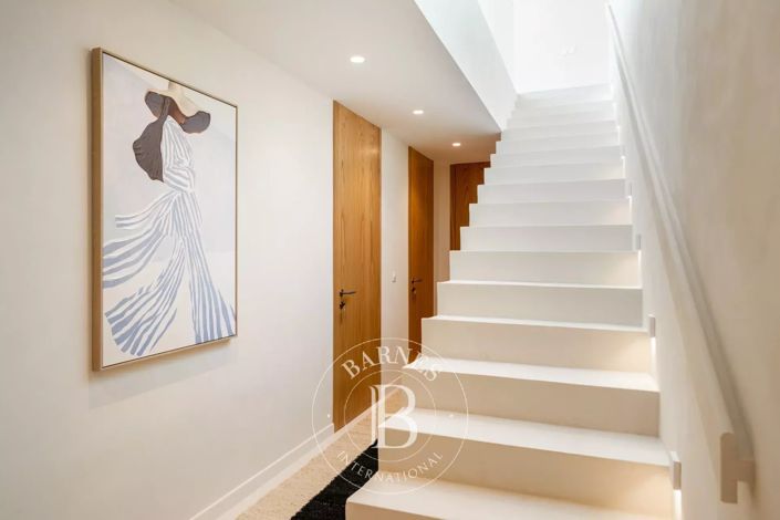 Image No.9-5 Bed House for sale