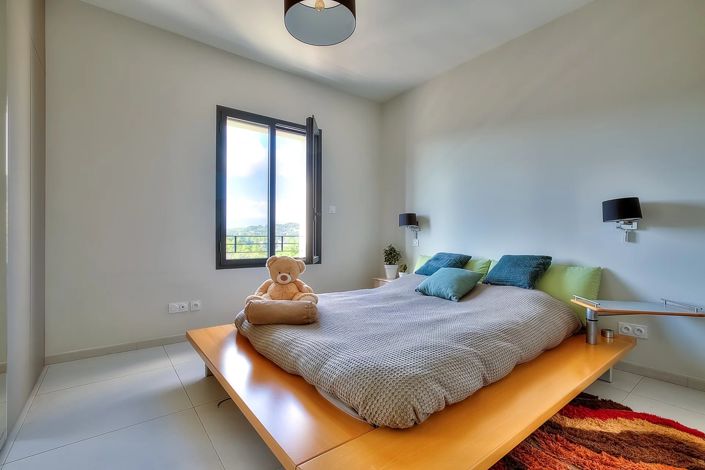 Image No.8-4 Bed House for sale