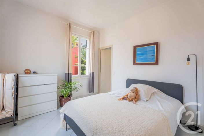 Image No.11-4 Bed House for sale