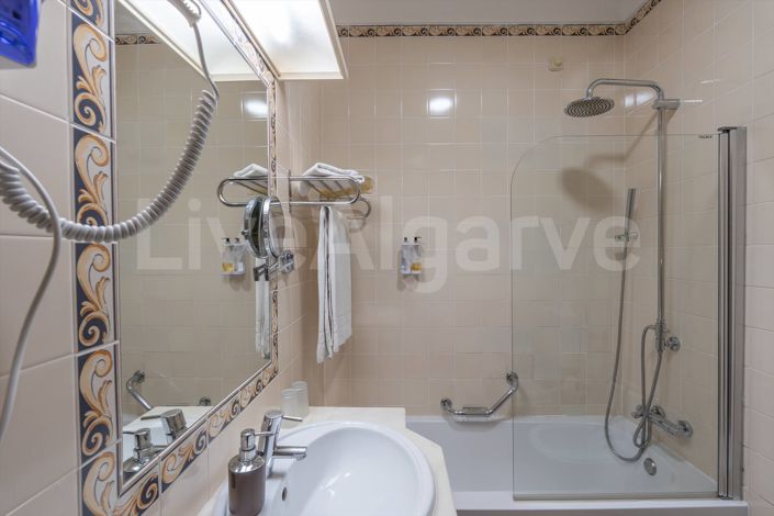 Image No.17-25 Bed House for sale