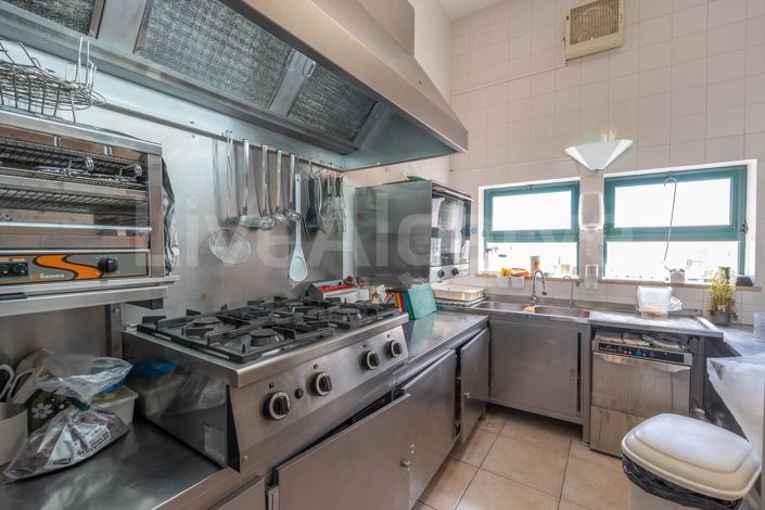 Image No.41-25 Bed House for sale