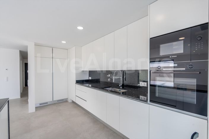 Image No.12-4 Bed House for sale