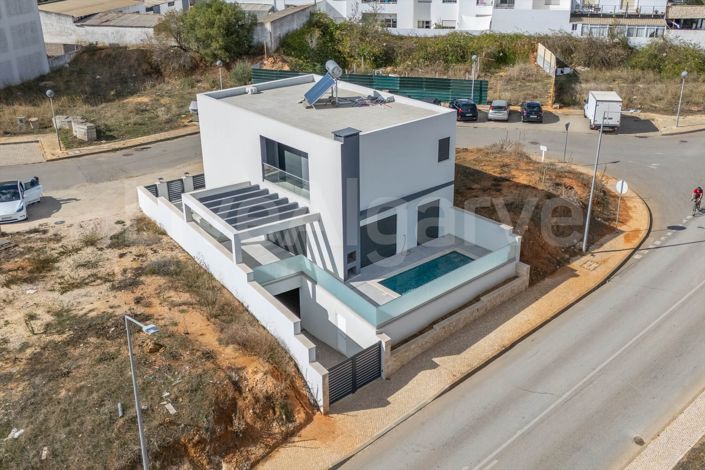 Image No.3-4 Bed House for sale
