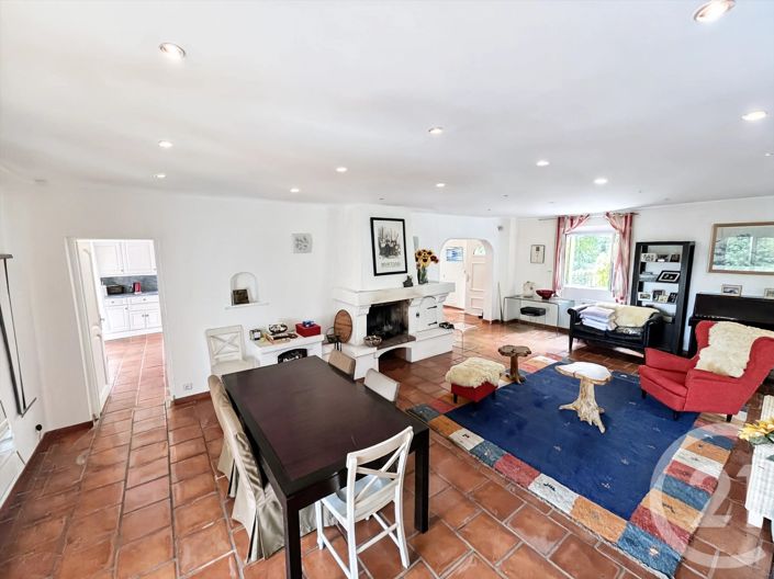 Image No.8-5 Bed House for sale
