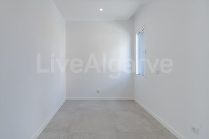 Image No.11-4 Bed House for sale