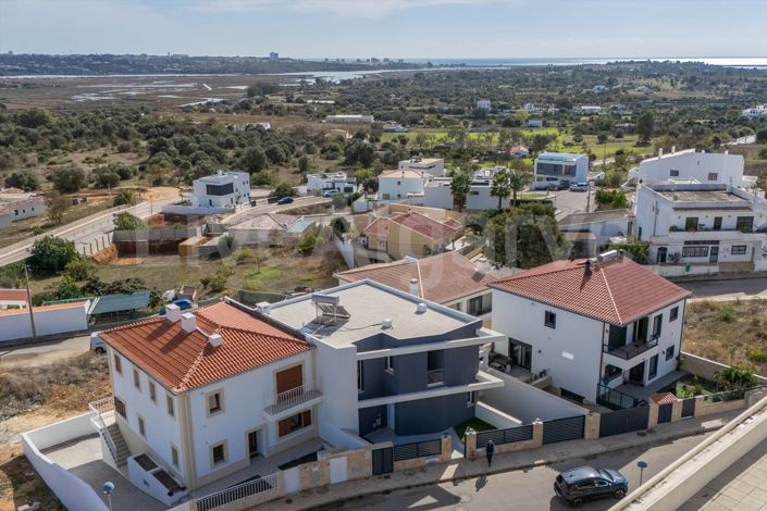 Image No.2-4 Bed House for sale