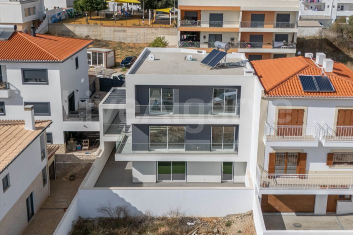 Image No.3-4 Bed House for sale