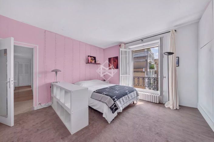 Image No.10-5 Bed Apartment for sale