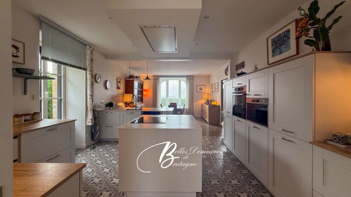 Image No.7-5 Bed House for sale