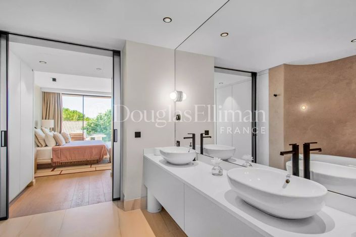 Image No.12-4 Bed House for sale