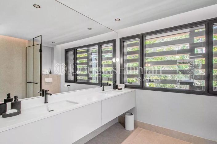 Image No.15-4 Bed House for sale
