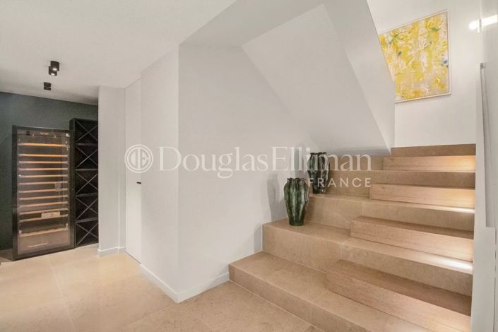 Image No.18-4 Bed House for sale