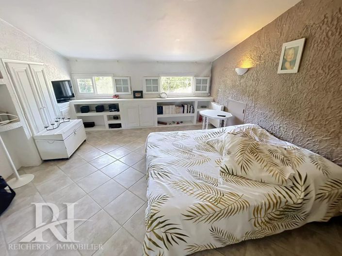 Image No.12-3 Bed House for sale
