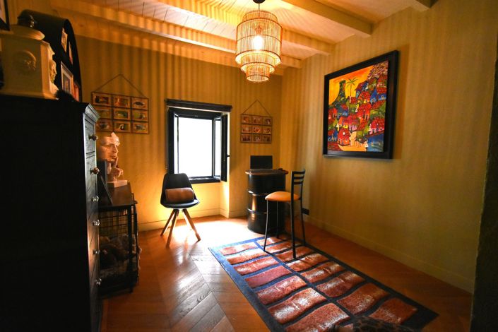 Image No.8-6 Bed House for sale