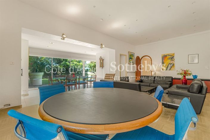 Image No.6-4 Bed House for sale