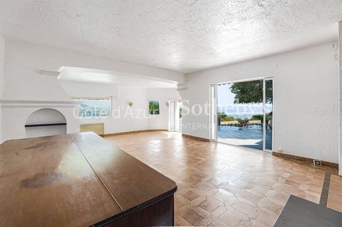 Image No.7-5 Bed House for sale