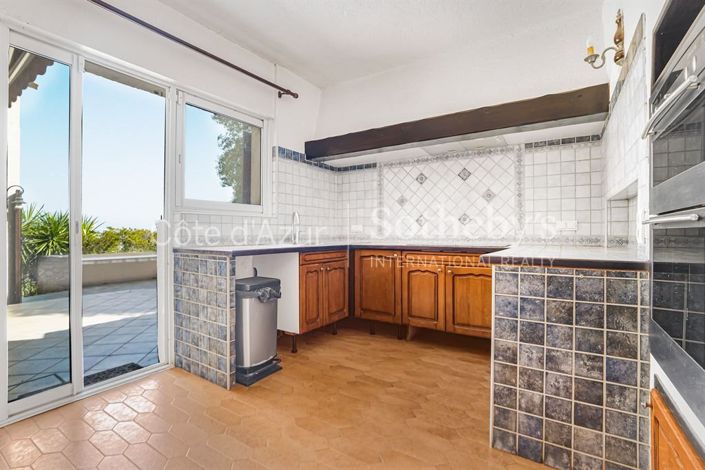 Image No.8-5 Bed House for sale