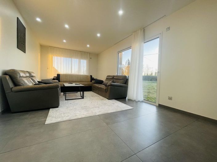 Image No.8-4 Bed House for sale