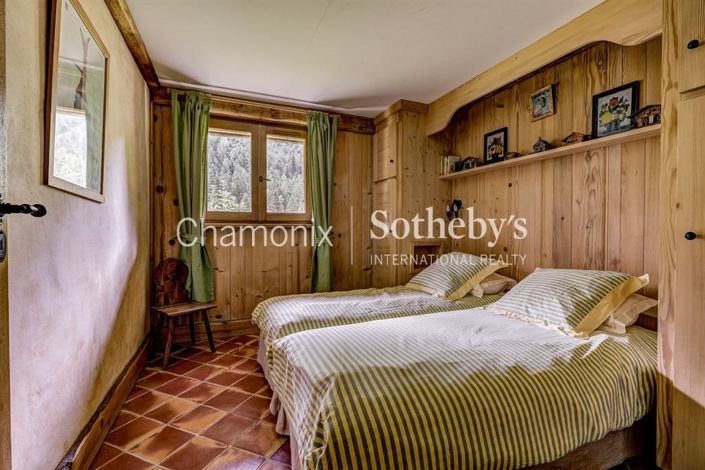 Image No.20-6 Bed House for sale