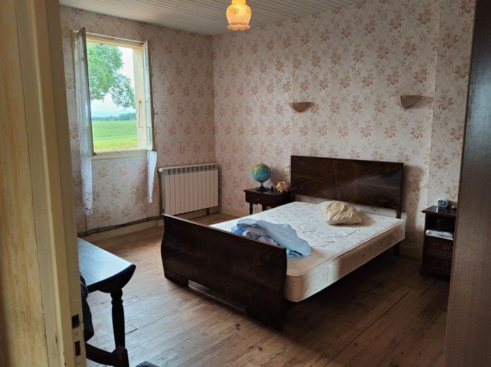 Image No.6-6 Bed House for sale