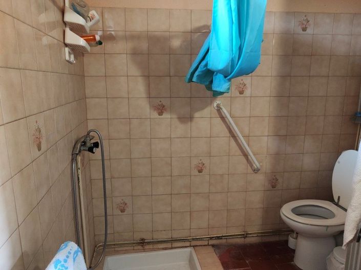 Image No.8-6 Bed House for sale