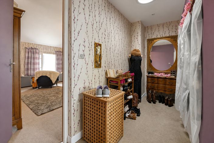 Image No.20-7 Bed House for sale