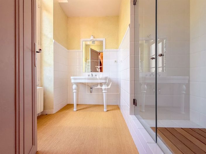 Image No.10-8 Bed House for sale