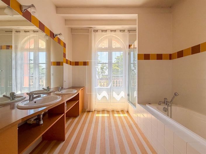 Image No.15-8 Bed House for sale