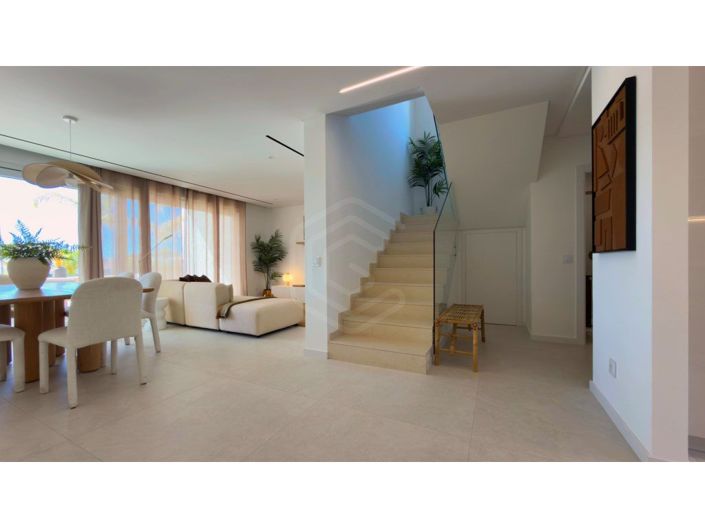 Image No.8-3 Bed House for sale