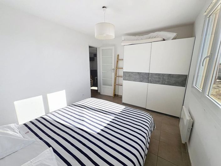 Image No.10-3 Bed House for sale