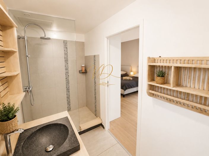 Image No.18-4 Bed House for sale