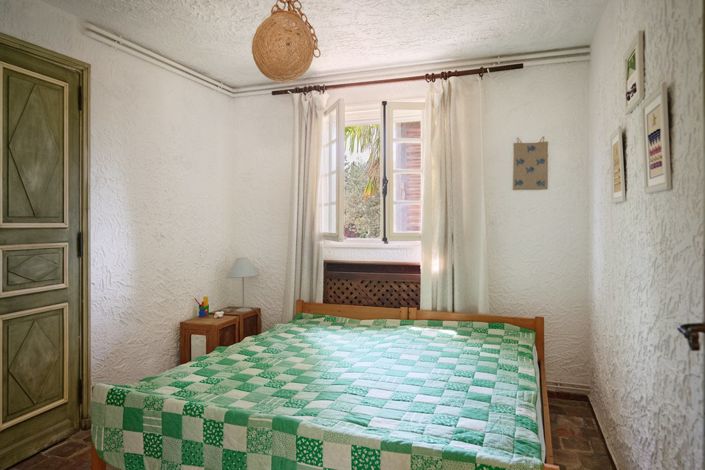 Image No.18-6 Bed House for sale
