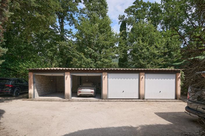 Image No.8-6 Bed House for sale