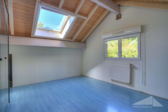 Image No.11-3 Bed House for sale
