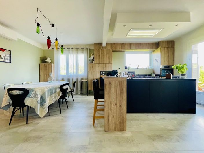 Image No.7-4 Bed House for sale