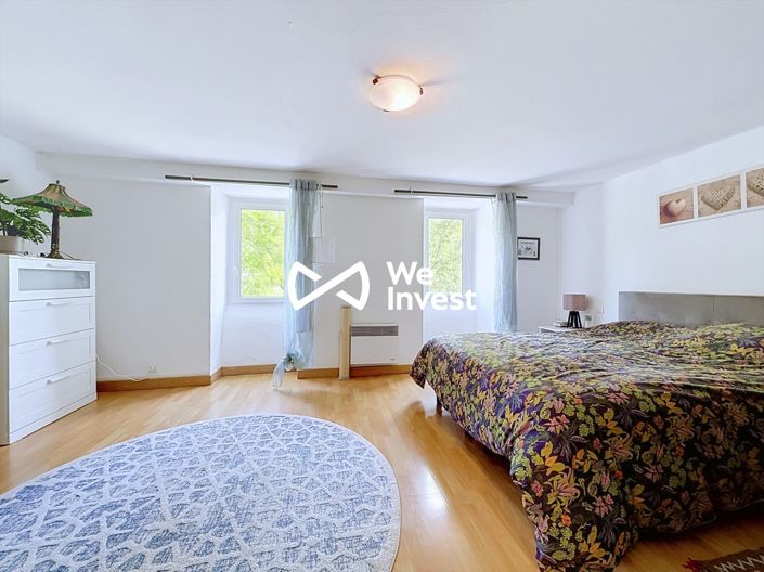 Image No.8-5 Bed House for sale