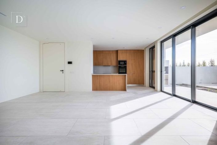 Image No.6-4 Bed House for sale
