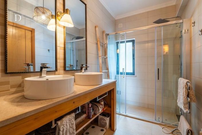 Image No.17-4 Bed House for sale