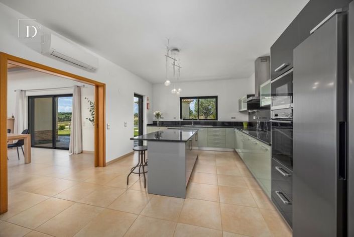 Image No.12-4 Bed House for sale