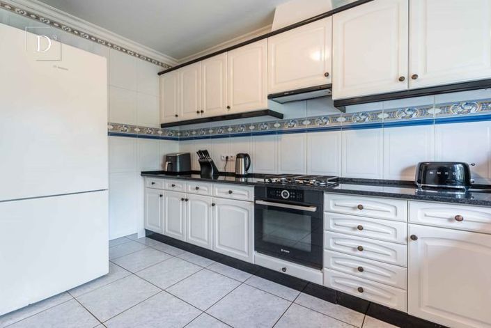 Image No.8-3 Bed House for sale