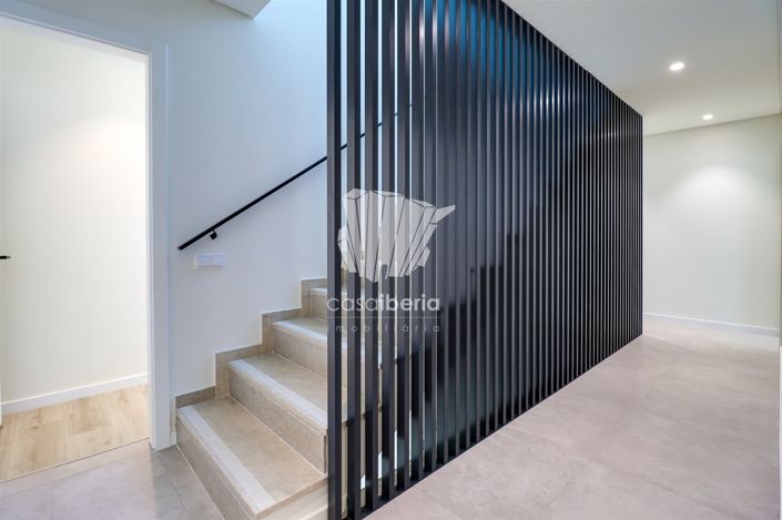 Image No.24-4 Bed House for sale