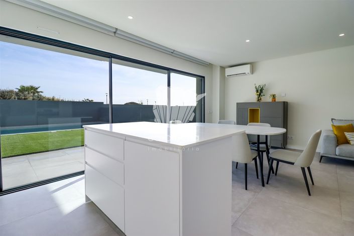 Image No.3-4 Bed House for sale