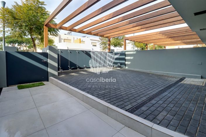 Image No.32-4 Bed House for sale