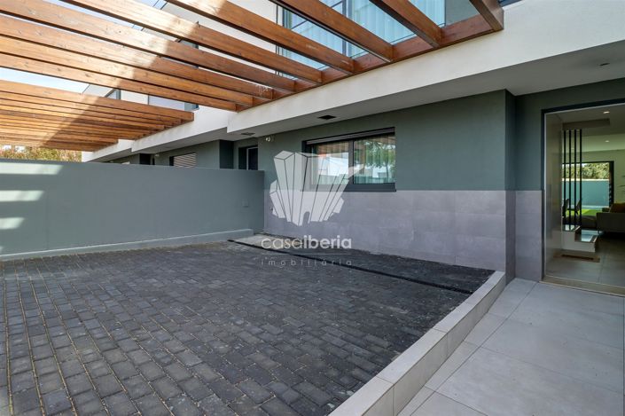 Image No.33-4 Bed House for sale