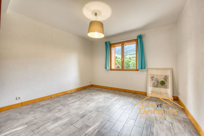 Image No.18-5 Bed House for sale