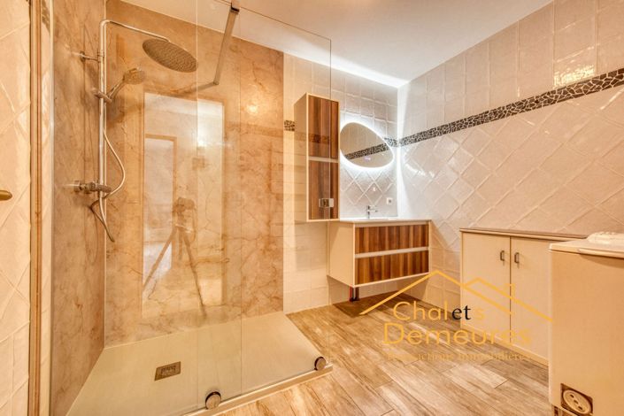 Image No.19-5 Bed House for sale